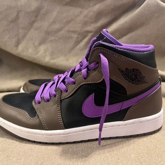 Hardly worn!! Men’s size 8.5 Nike Air Jordans - Picture 5 of 15